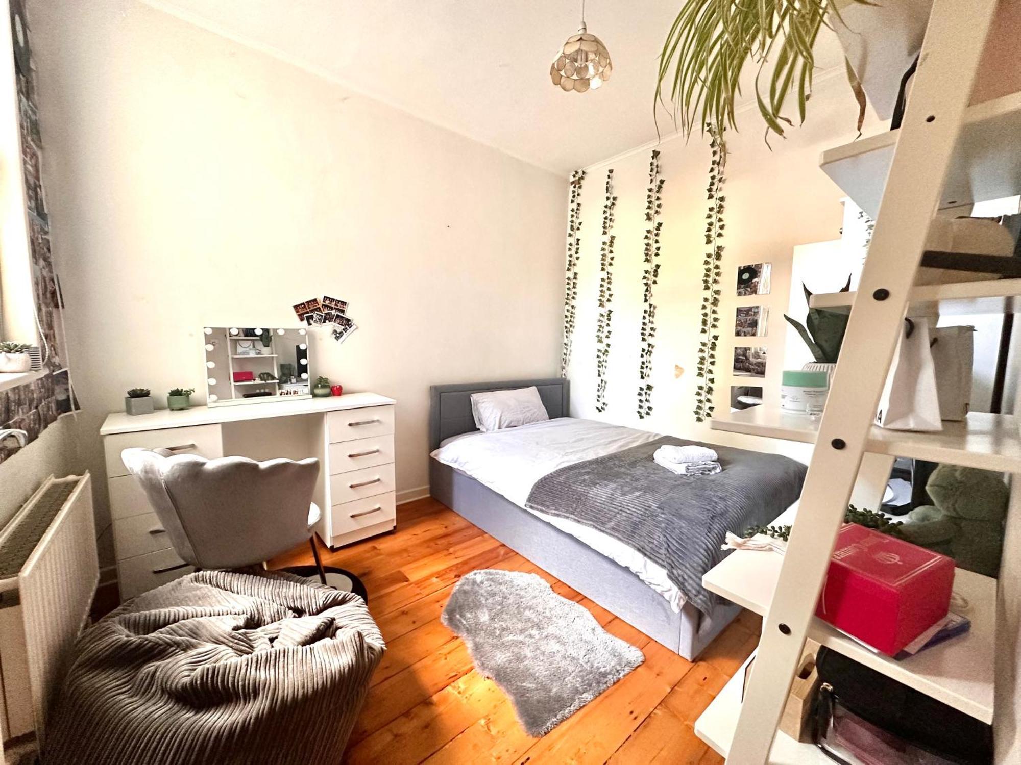 A Lovely Guest Room In West Лондон Экстерьер фото
